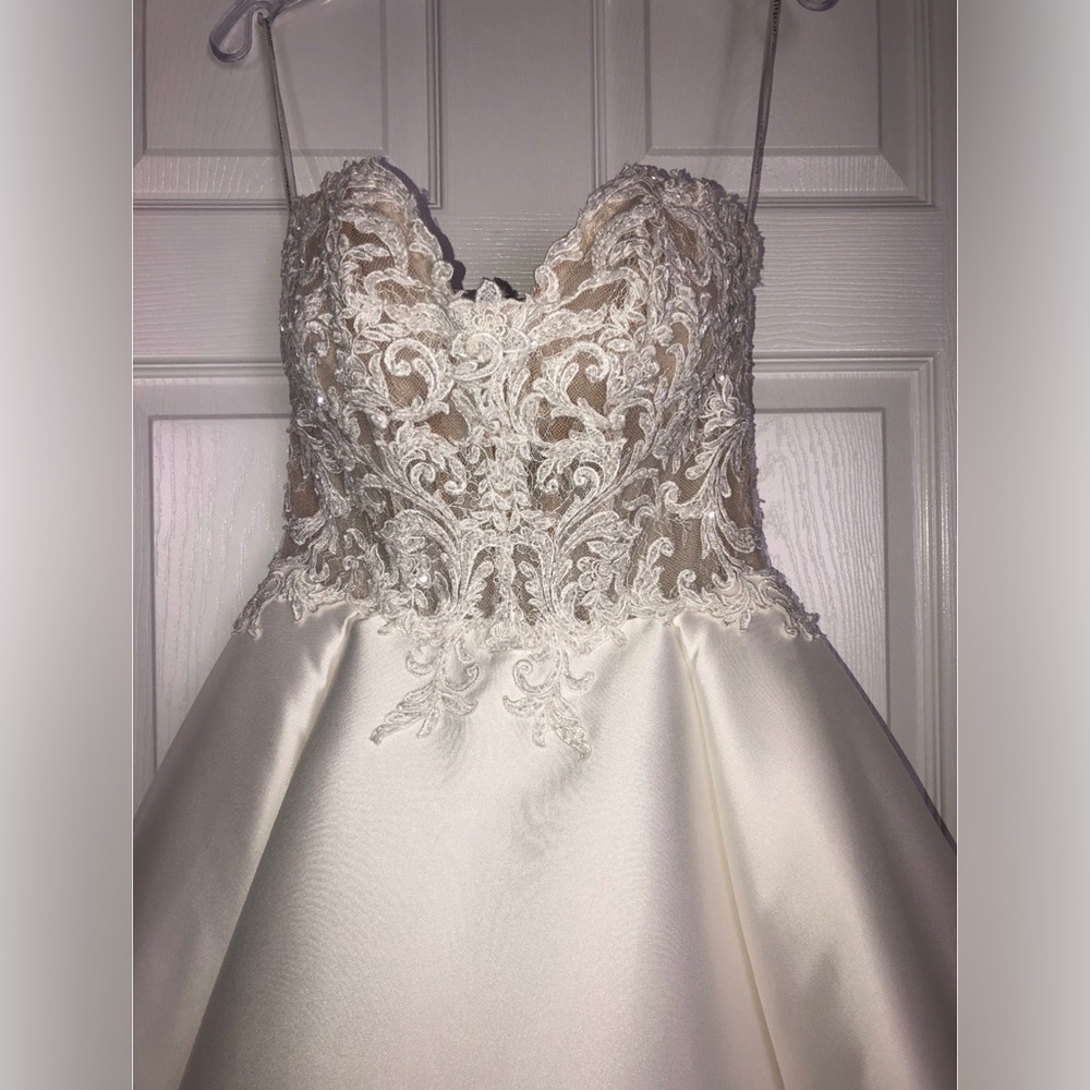 Essence of Australia - Wedding Gown - Picture 5 of 8